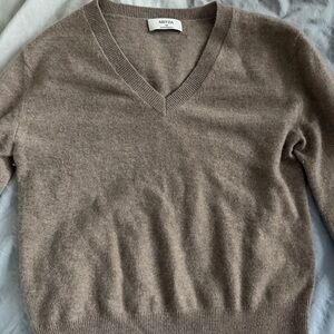 Aritzia Cashmere Cropped Sweater XS Soft Luxe V-Neck Minimalist Capsule Knit